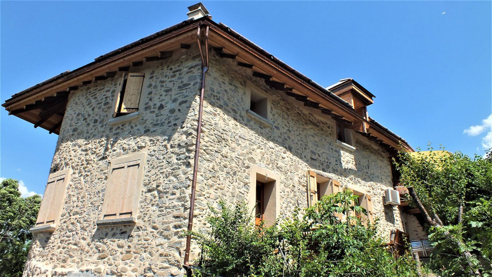 Chalet 'Pierre-vue Sur Le Pelvoux' with Mountain View, Private Garden and Balcony in Risoul, Écrins National Park