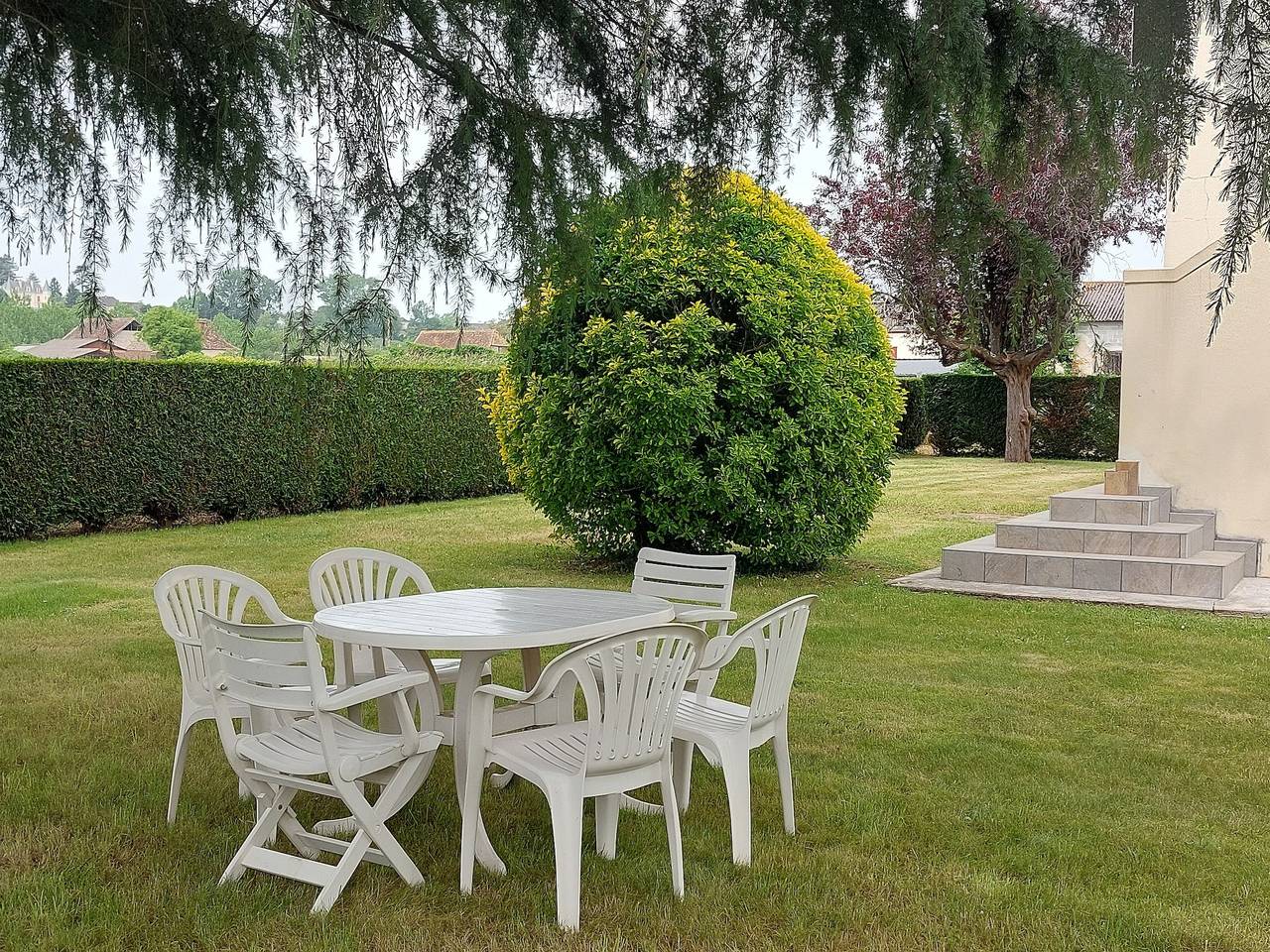 Les deux figuiers in Béarn: Peaceful Retreat with Mountain Views in Dognen, Béarn