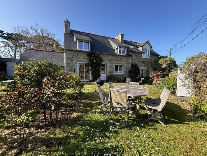 Location de vacances pour 7 personnes, avec Vue sur l’océan et Balcon ainsi que Terrasse et Jardin dans Plage des Dunes (Penvénan)