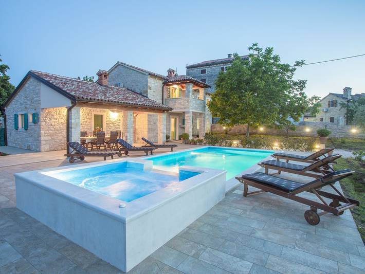 Villa für 8 Personen, mit Garten und Balkon sowie Pool in Porec und Umgebung