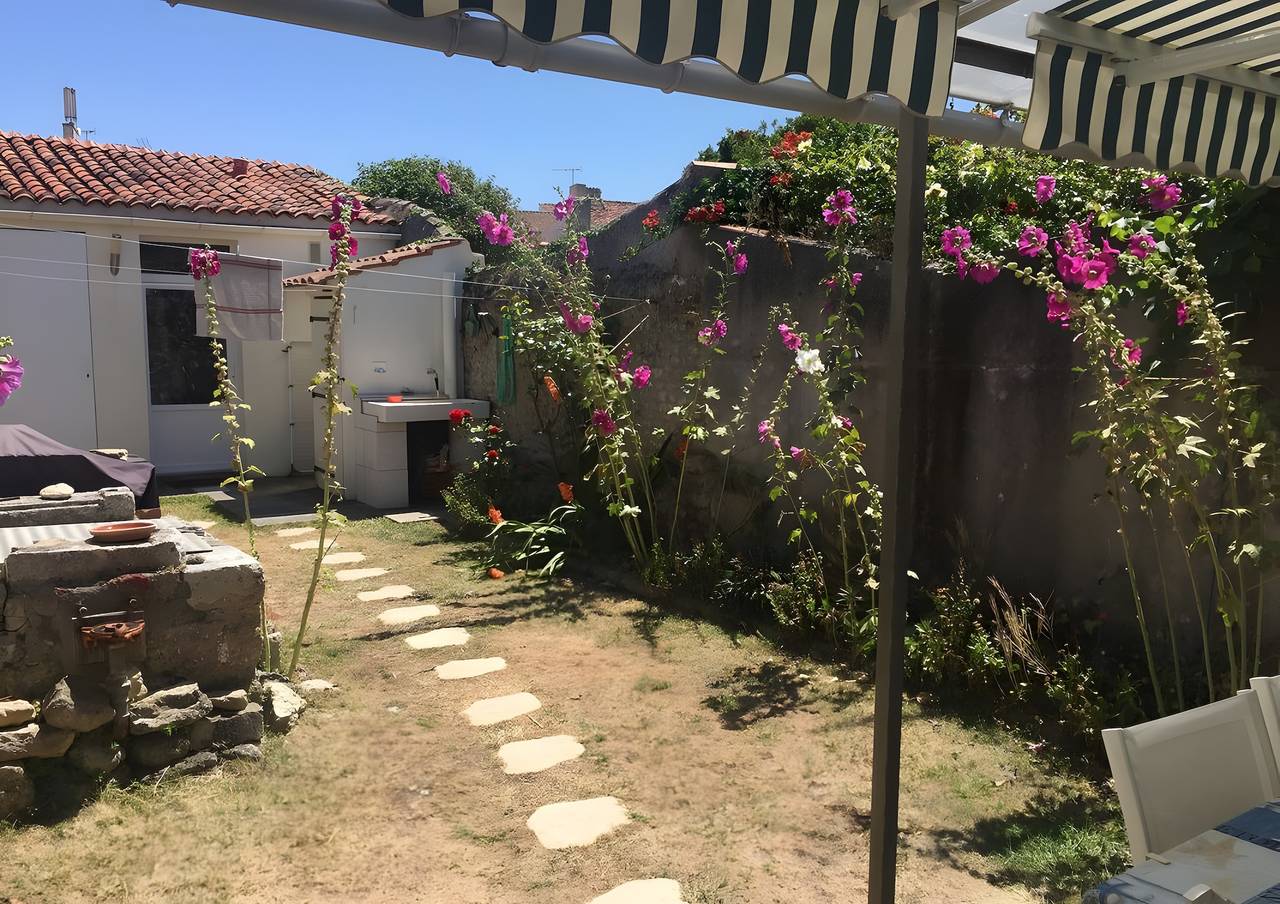 Ferienhaus 'Maison De Village' mit privater Terrasse, privatem Garten und Wlan in Île-d'Aix, Rochefort und Umgebung