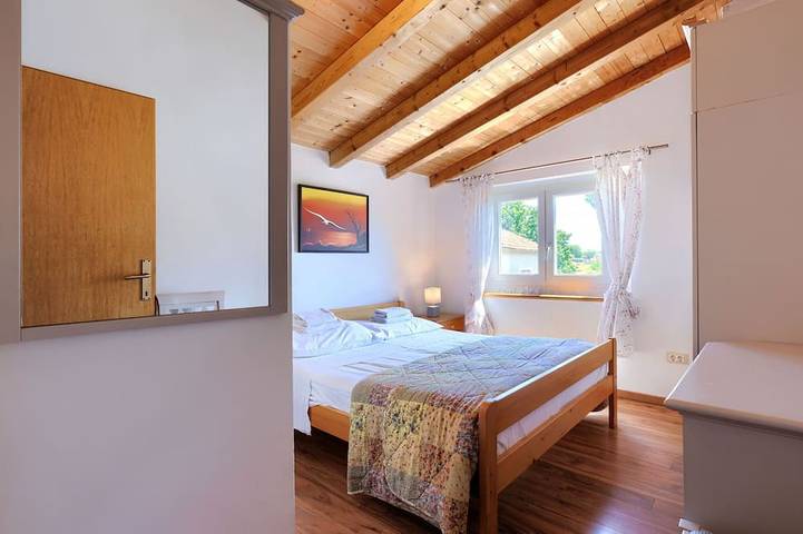 Ferienhaus für 9 Personen, mit Terrasse und Pool sowie Garten in Kastelir - 3