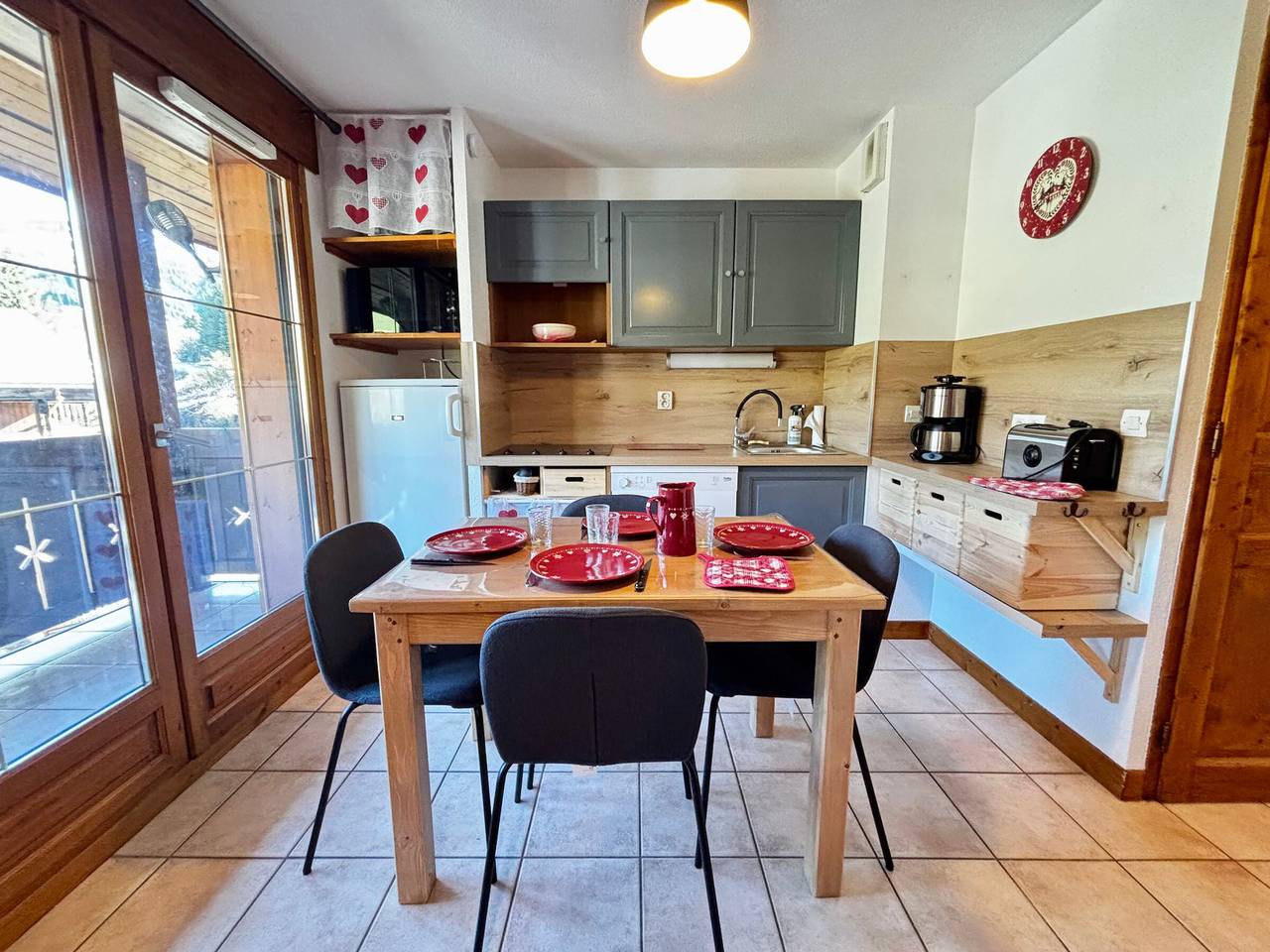 Studio entier, Studio cabine cosy au pied des pistes, 4 pers, balcon in Notre-Dame-de-Bellecombe, Région d'Albertville