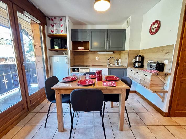 Gîte pour 4 personnes, avec balcon à Notre-Dame-de-Bellecombe - 2