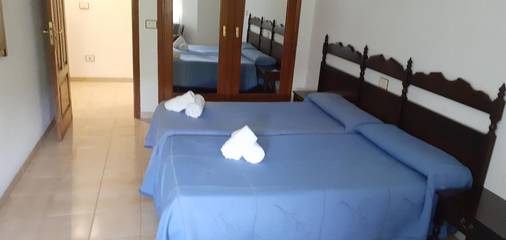 Gîte pour 2 personnes, avec terrasse ainsi que jardin et vue à Entrimo