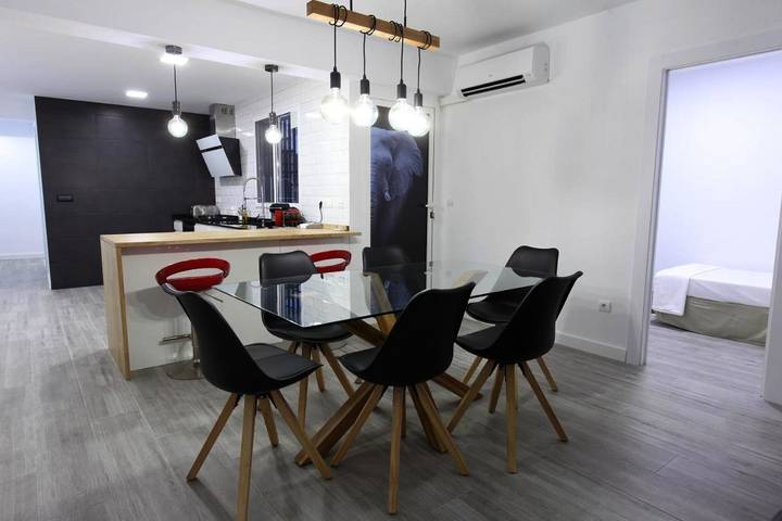 Apartamento para 7 personas, con Balcón además de Terraza y Jardín en La Malvarrosa