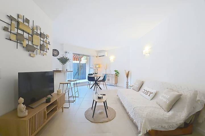 Ganze Wohnung, Cosy garden-floor studio - Sun & beach on foot in Golfe-Juan, Vallauris