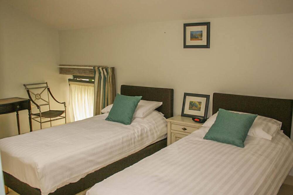 Charming gîte with pool and park garden in Saint-Maurin, Agen region