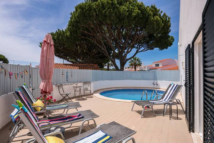 Holiday rental for 4 people, with pool and garden in Vale do Lobo