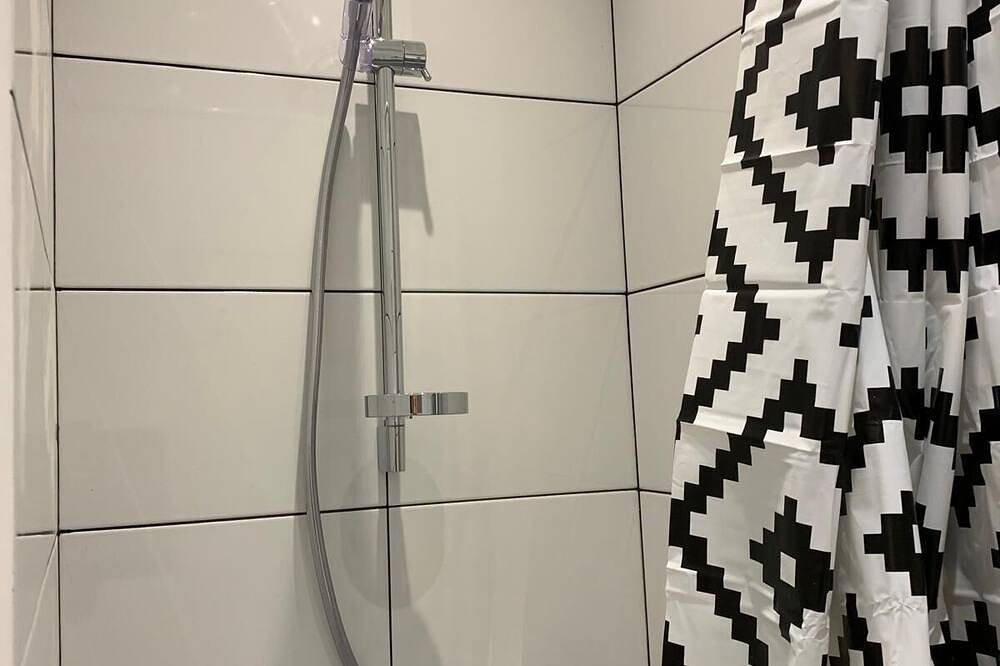 Ganze Wohnung, Luxury studio in quiet Neuilly with a garden, near the Bois metro station in Neuilly-sur-Seine, Hauts-de-Seine