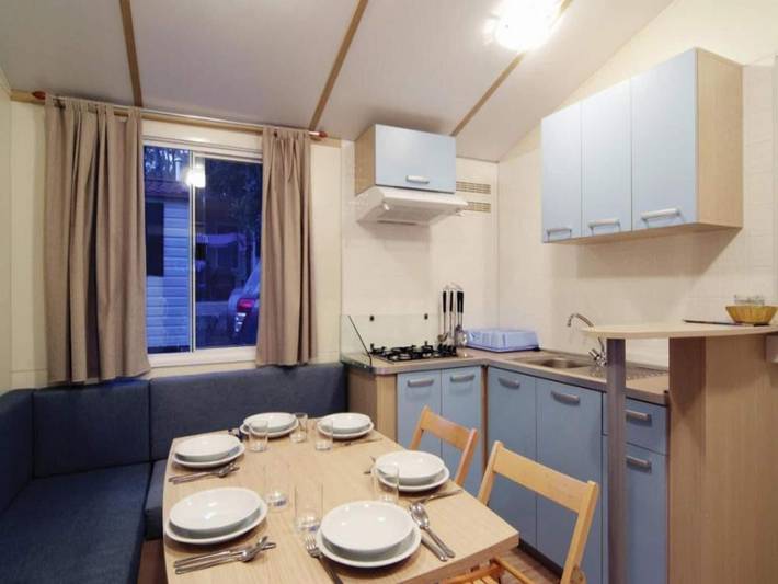 Wohnwagen für 4 Personen, mit Terrasse in Biograd na Moru