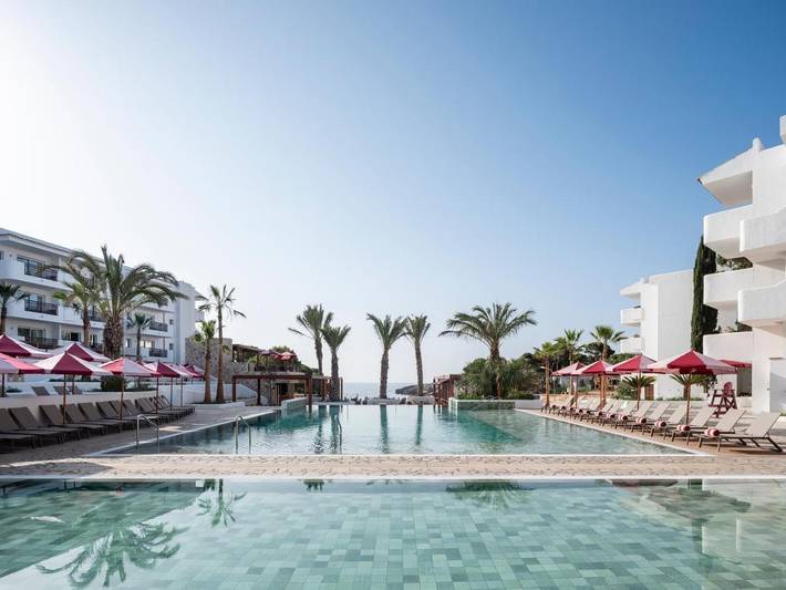 Aparthotel para 2 personas, con piscina para niños y jardín además de piscina y vistas - 1