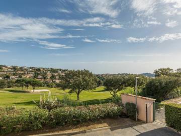 Location de vacances pour 6 personnes, avec piscine et jardin dans Golf Bluegreen Sainte-Maxime