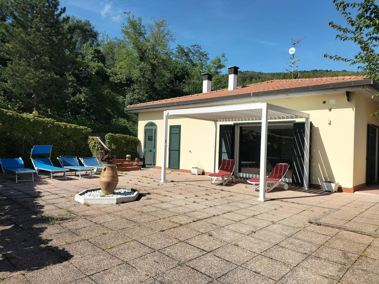 Agriturismo per 9 Persone in Tovo San Giacomo, Alpi Liguri