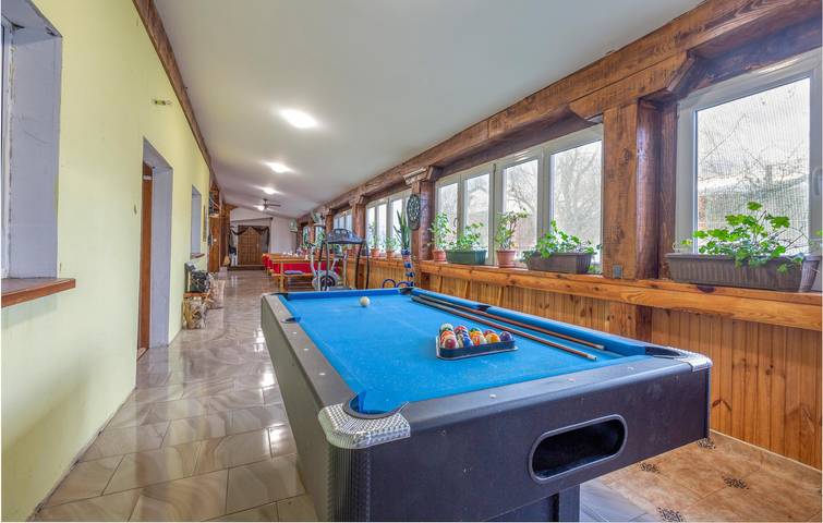 Acogedor apartamento de 40 m² con piscina cubierta y wifi in Condado de Lika-Senj