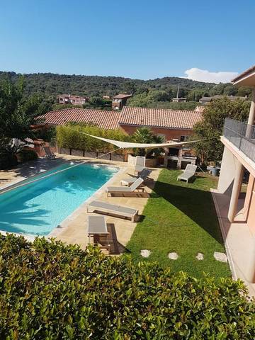 Gîte pour 8 personnes, avec jardin et terrasse ainsi que piscine et jacuzzi dans Plage de Tenutella