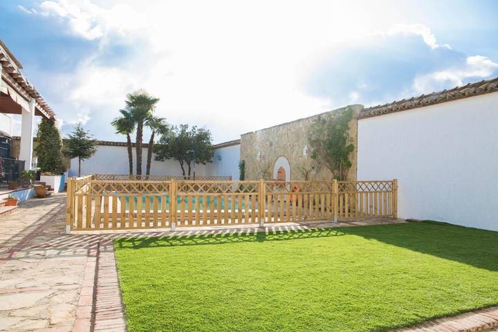 Casa rural para 20 personas, con Terraza y Jardín además de Piscina y Vistas al lago en Alameda