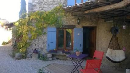 Gîte pour 4 personnes, avec terrasse à La Roche-sur-le-Buis