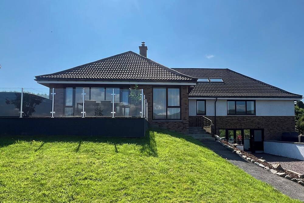 Guest Suite  10 mins from Nc500 route! Private guest entrance En-suite Room only in Strathpeffer, Highlands