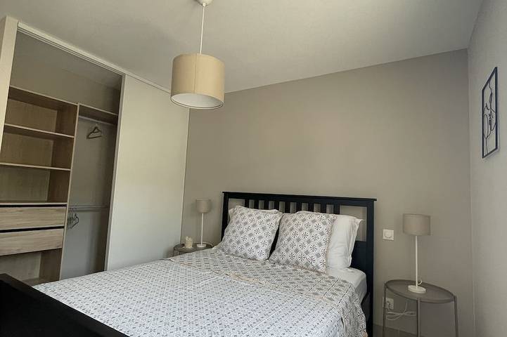 Location de vacances pour 8 personnes, avec terrasse et jardin à Alleins - 4