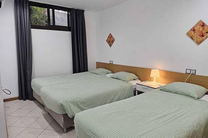 Apartamento entero, Duplex con gran terraza en urbanización con piscina climatizada in Playa Paraíso, Adeje