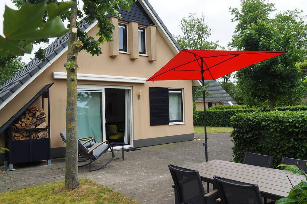 Freistehendes Haus mit komplett eingezäuntem Garten und viel Privatsphäre in Ijsselmeer
