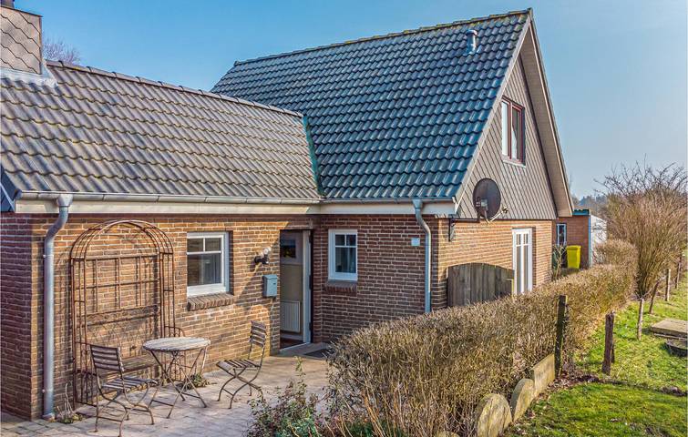 Charmante 2BR Wohnung mit Parkplatz, Terrasse & WiFi in Langenhorn, Nordfriesland