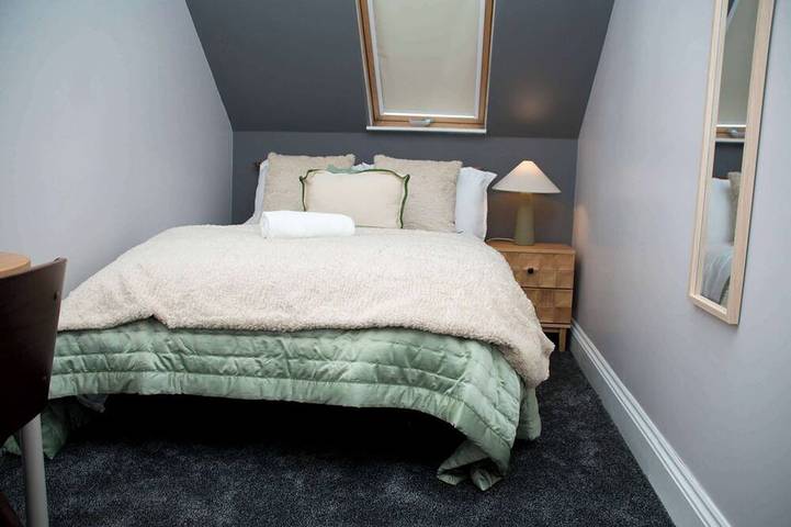 5 Mins to Manchester City|Old Trafford Spacious Home + Free Parking in Greater Manchester