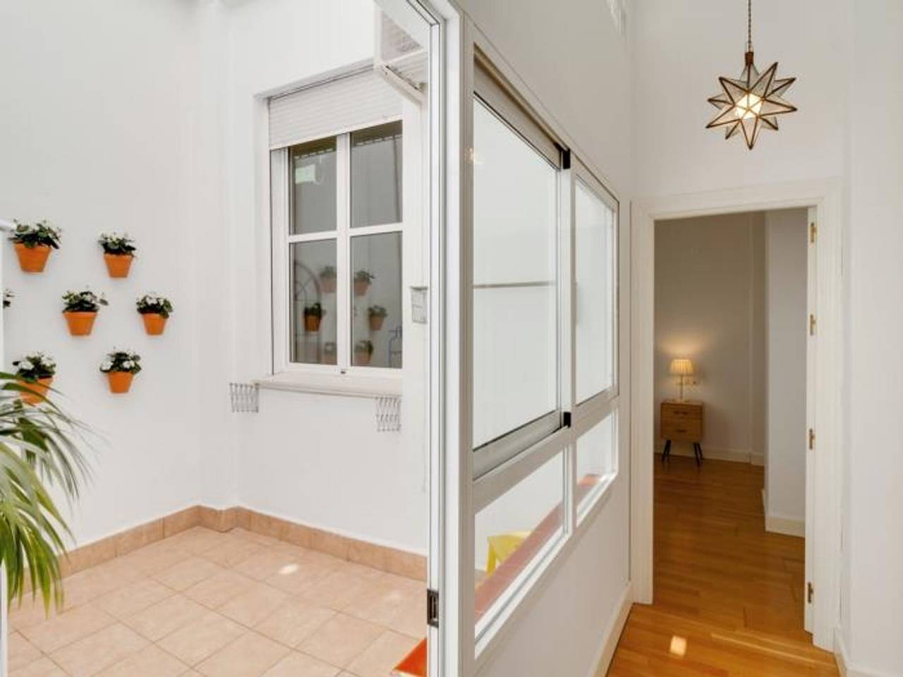 Entire apartment, Charming 1-Bedroom Apartment in Málaga Center with Balcony and Courtyard in Málaga Central District, Malaga