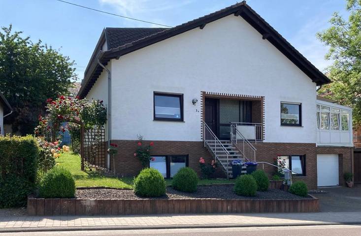 Ferienwohnung für 4 Personen, mit Balkon und Terrasse sowie Ausblick in Osburg