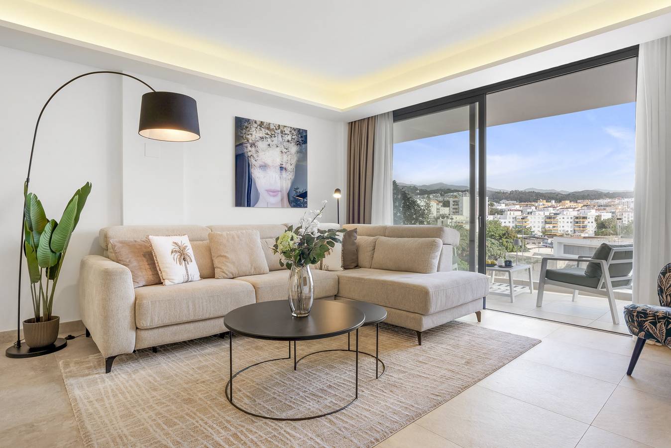 Ganze Wohnung, Infinity Beach & City in Estepona Old Town, Estepona