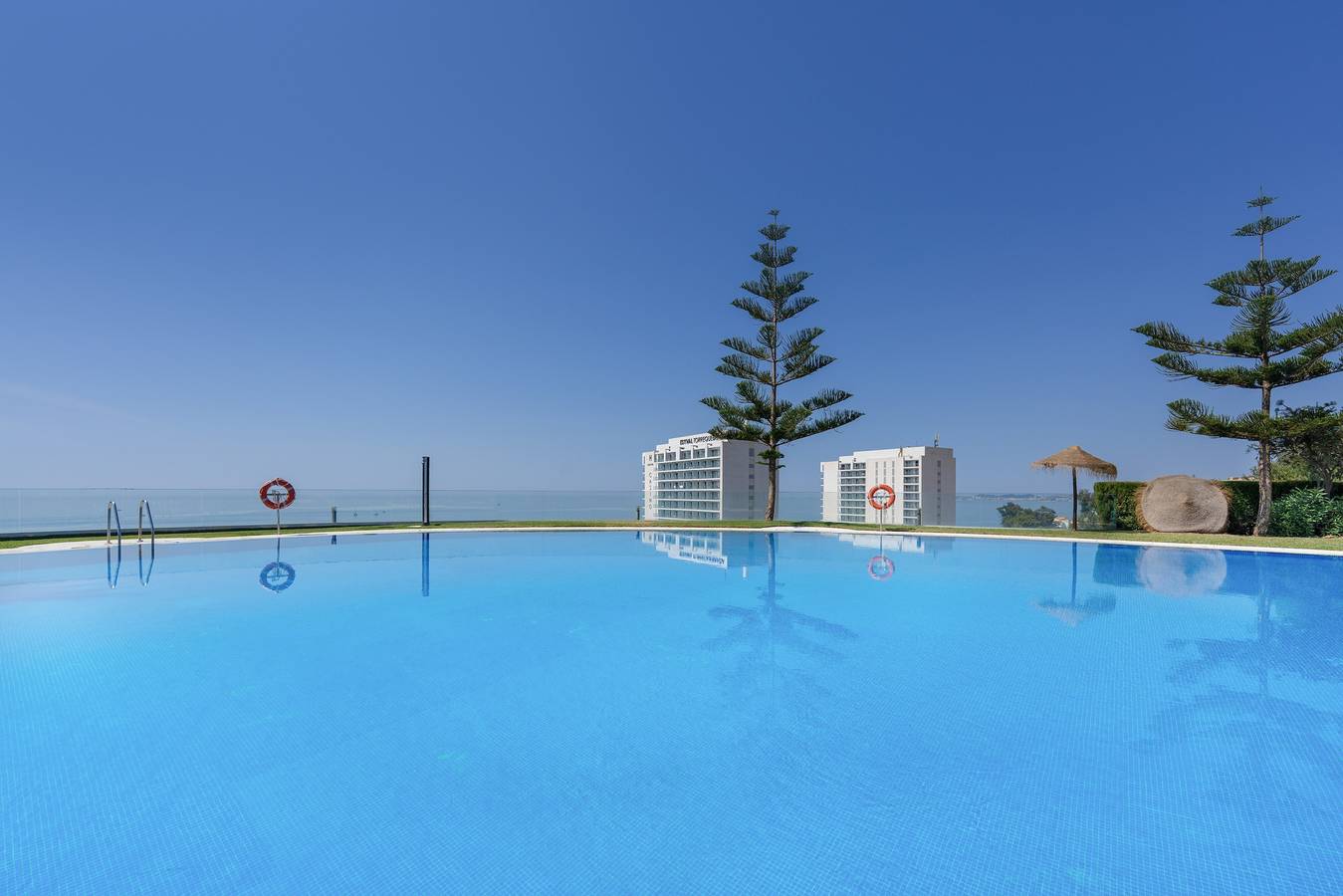 Apartamento entero, Apartamento 'Oasis Torrequebrada' con vistas panorámicas y piscinas comunitarias in Benalmádena Costa, Benalmádena