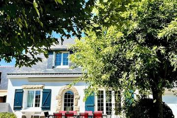 Gîte pour 9 personnes, avec jardin dans Pénerf
