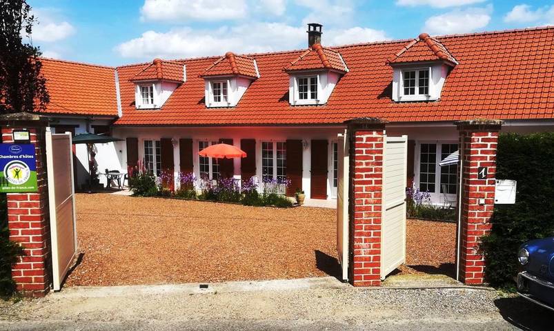 Chambre d’hôte pour 4 personnes, avec Terrasse ainsi que Jardin et Vue à Aubin-Saint-Vaast