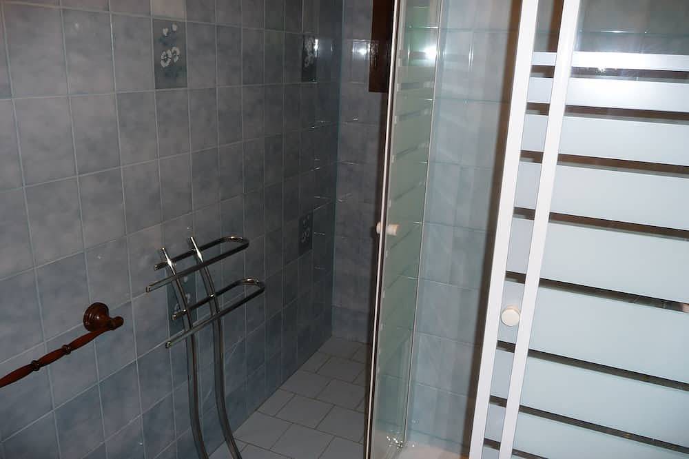 Entire apartment, Studio furniture garden level in Vidauban, Draguignan region
