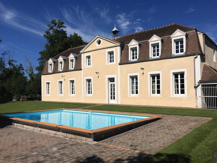 Gîte pour 14 personnes, avec Jacuzzi et Terrasse ainsi que Jardin et Piscine dans Yonne
