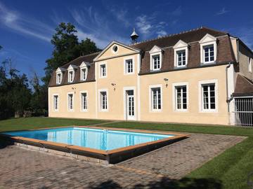 Château pour 14 personnes, avec piscine et jacuzzi ainsi que terrasse et jardin en Bourgogne-Franche-Comté