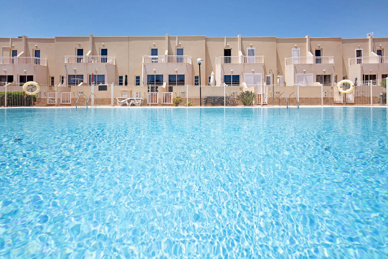 Appartement entier, Appartement en duplex "Amuley Mar", avec terrasse privée, piscine et Wi-Fi in Caleta de Fuste, Antigua