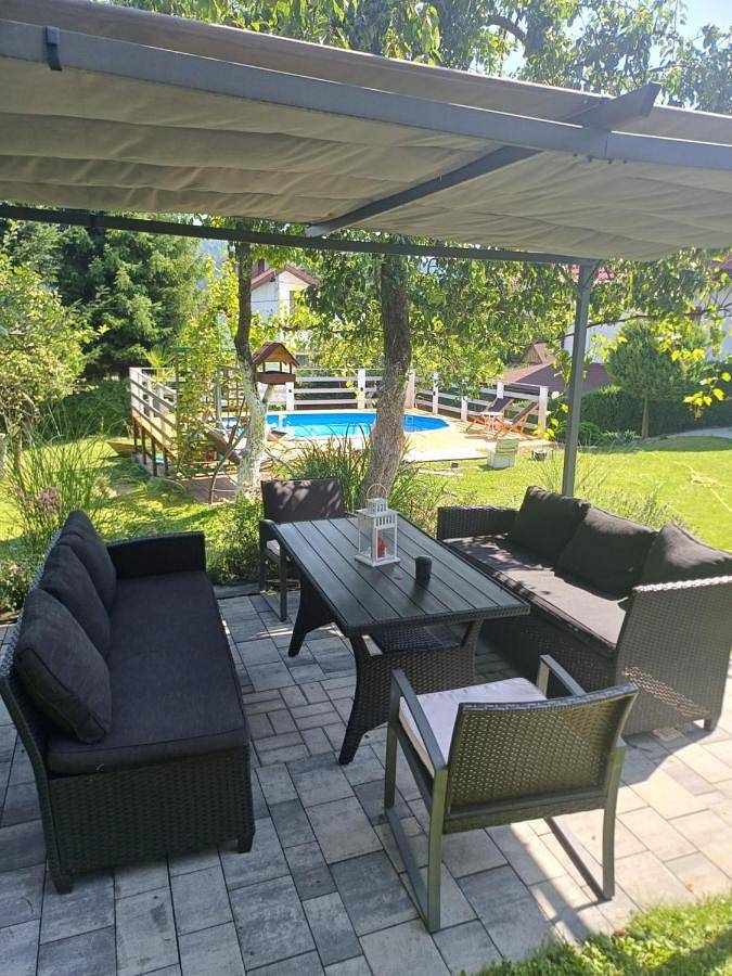 Apartament wakacyjny dla 10 osób, z ogród i basen oraz widok w Ustrzyki Dolne