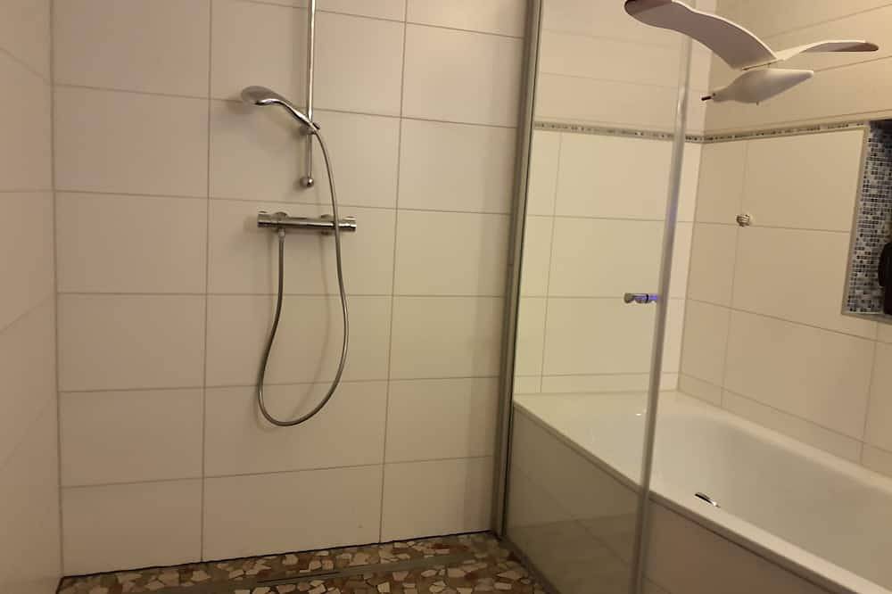 Ganze Wohnung, Dachstudio mit Ausblick und Luxusbad sowie moderner Küche: Halbinsel Butjadingen in Butjadingen, Nordseeküste