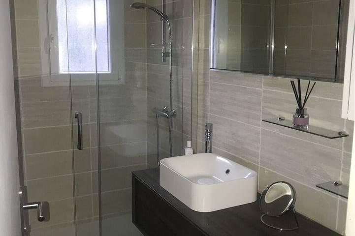 Ferienhaus mit Seeblick, ideal für eine Familie mit Kindern in Marcillac-la-Croisille, Tulle und Umgebung