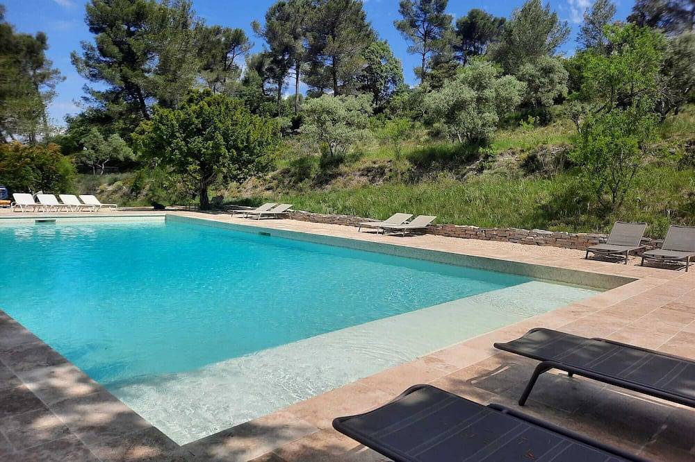 Entire apartment, Gîte Ballore and its beautiful swimming pool in Provence between Aix en Provence and Marseille in Simiane-Collongue, Mediterranean Coast (France)