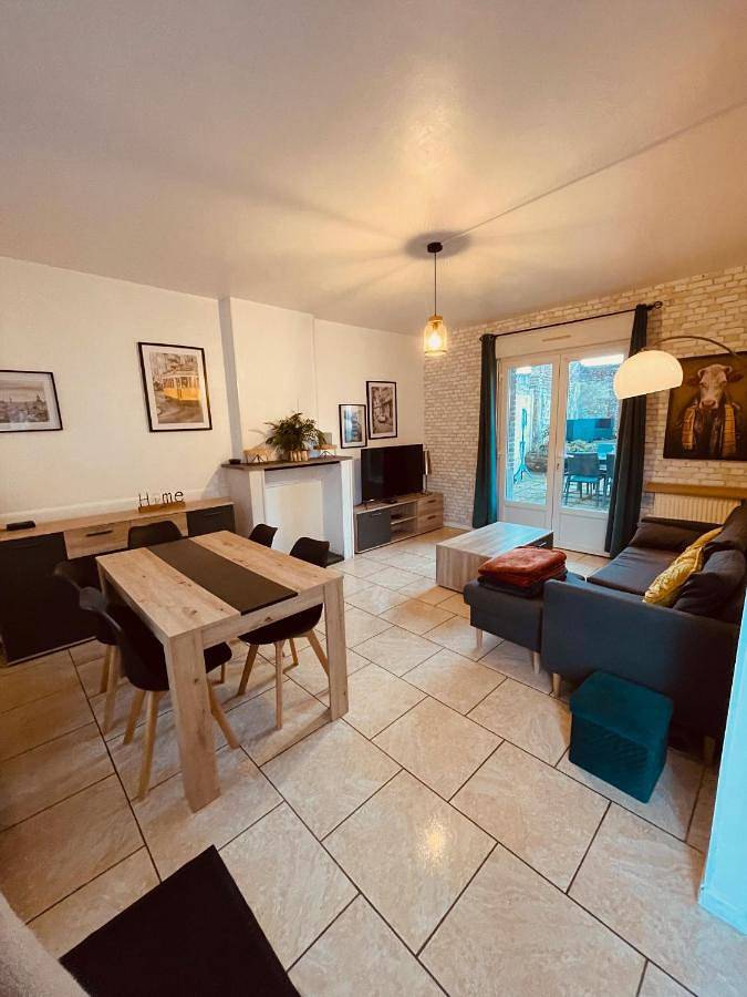 Gîte pour 4 personnes, avec terrasse et jardin dans Brebières
