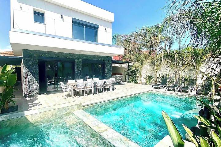 Villa für 12 Personen, mit Whirlpool und Balkon, mit Haustier an der Costa Brava