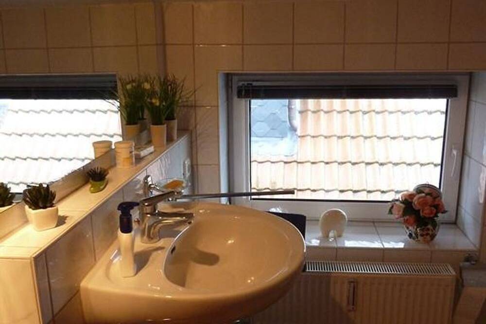 Ganze Wohnung, Ferienwohnung Carpe Diem - Appartement/Fewo, Dusche und Bad, Wc, Seeblick in Plön, Plön (Stadt)