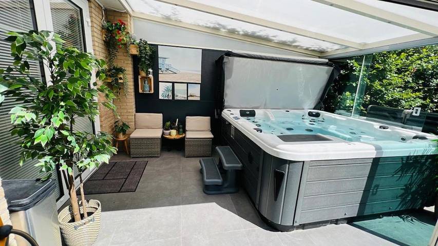 Villa für 5 Personen, mit Whirlpool und Garten sowie Sauna