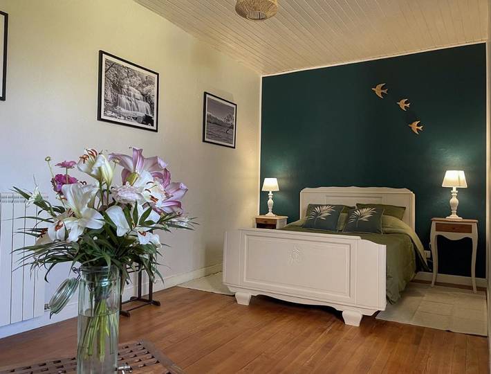 Cottage pour 2 personnes, avec jardin et piscine ainsi que terrasse et vue à Montazeau