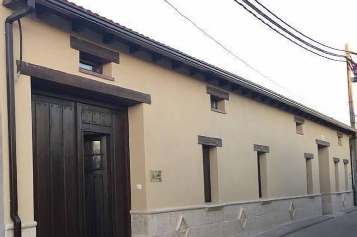 Gîte pour 17 personnes, avec Terrasse dans Crespos