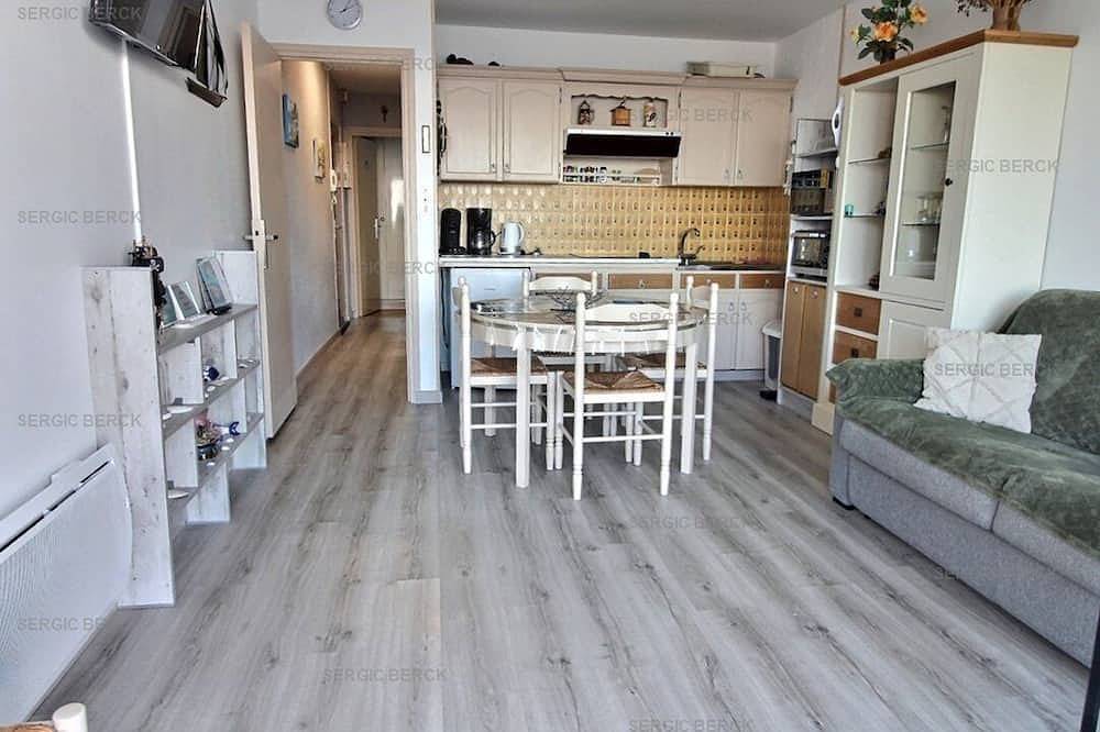 Appartement entier, Glb106 : Appt 4 pers,  Idéalement situé  avec terrasse face mer parking privé in Berck Plage, Berck