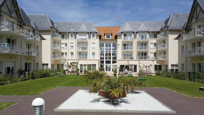 Appart’hôtel pour 3 personnes, avec piscine et jardin